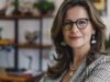Portrait d'une femme entrepreneur de 50 ans avec des lunettes